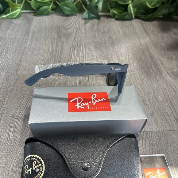 Ray-Ban Justin Rubber Blue Frame Grey Gradient  RB4165 6813/ 11  54 - Picture 3 of 7